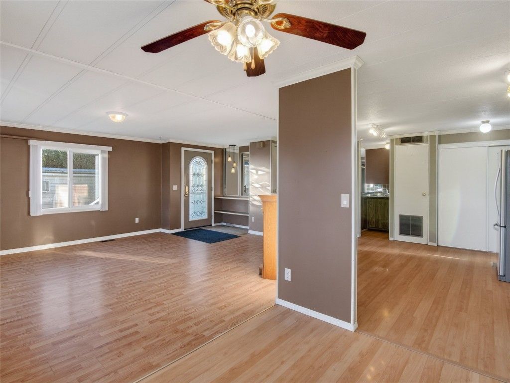 listing image 16518526189914178571