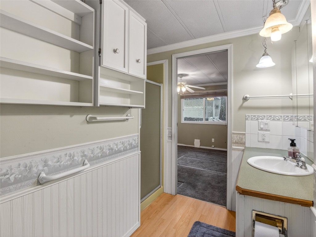 listing image 16512125511088131343