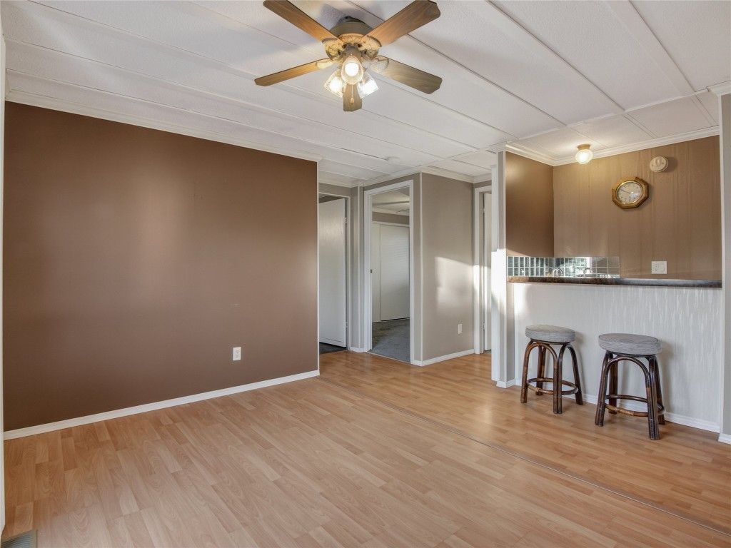 listing image 16514890558296672375