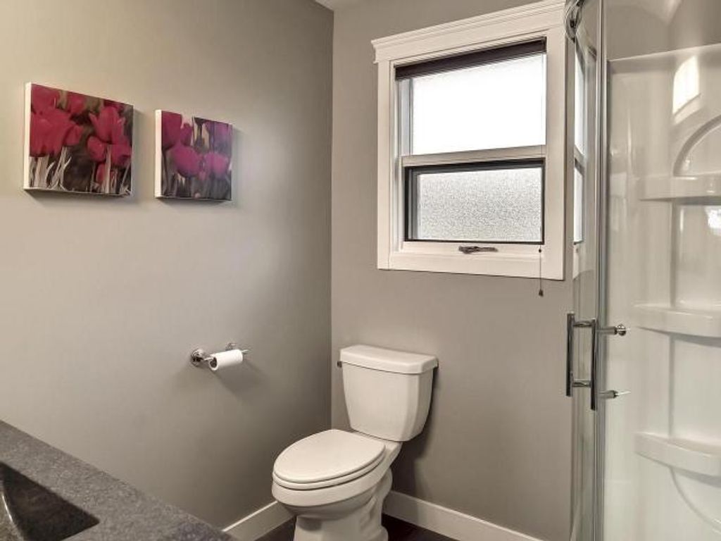 listing image 16516693727475324094