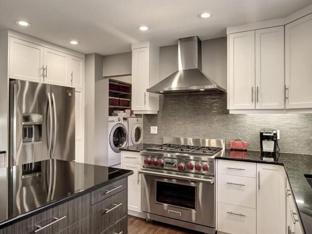 listing image 16513758418429704540