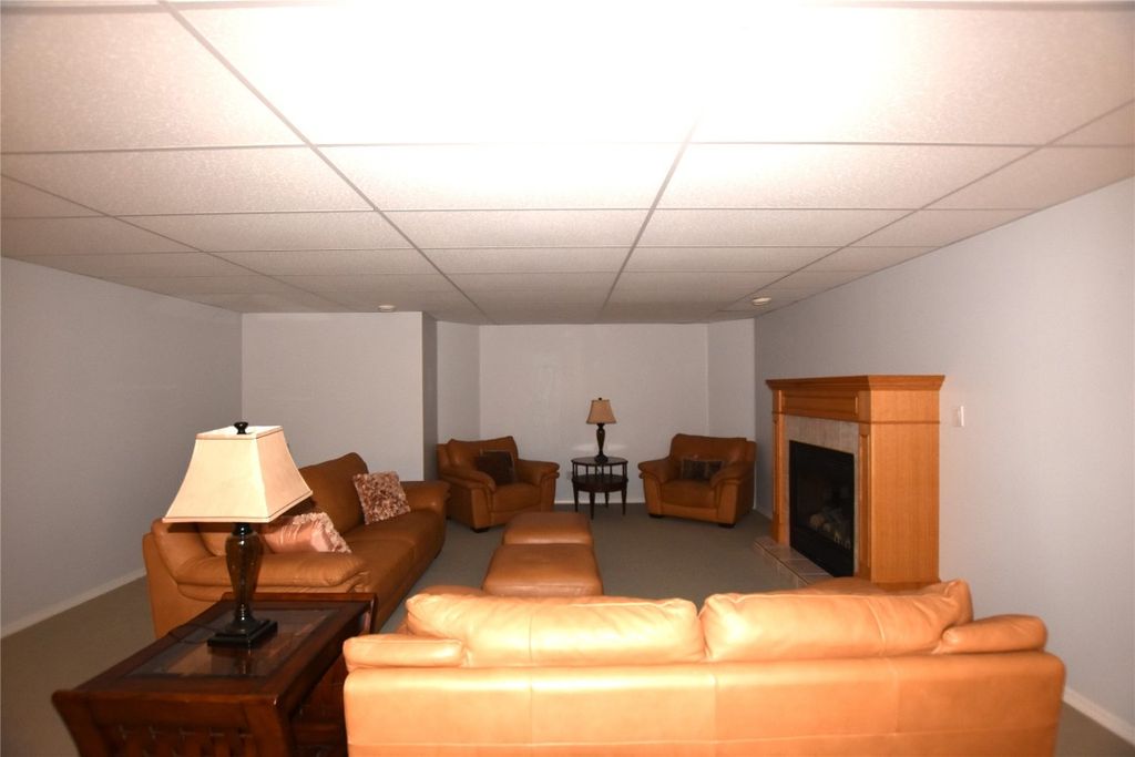 listing image 16517959894950720175