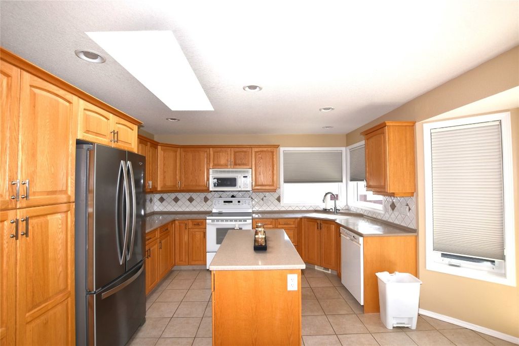 listing image 16512610174073322571