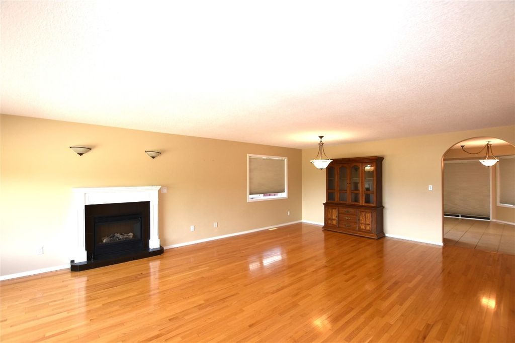 listing image 16516677454187839386