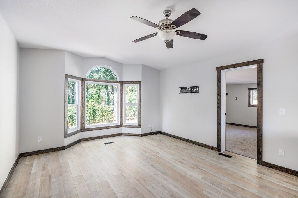 listing image 16515190986565799748