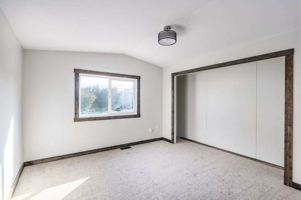 listing image 16514176610450304089