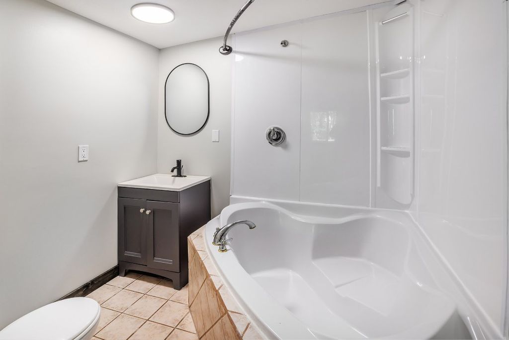 listing image 16513830834113655543