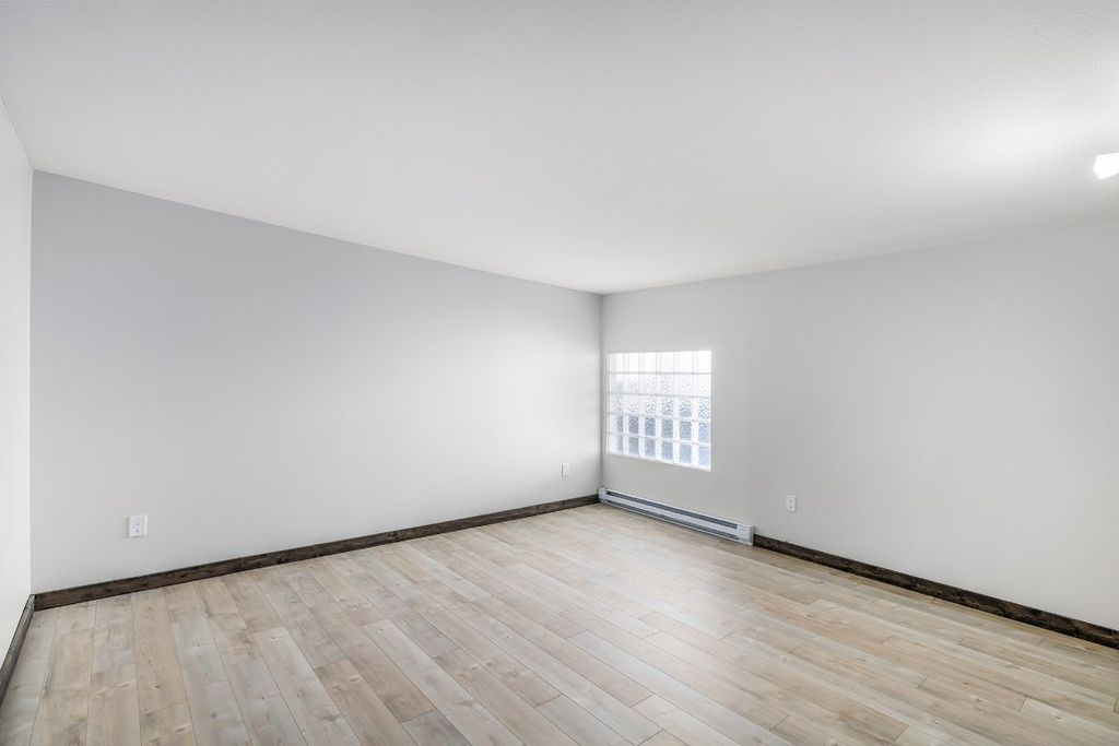 listing image 16510376133015944333