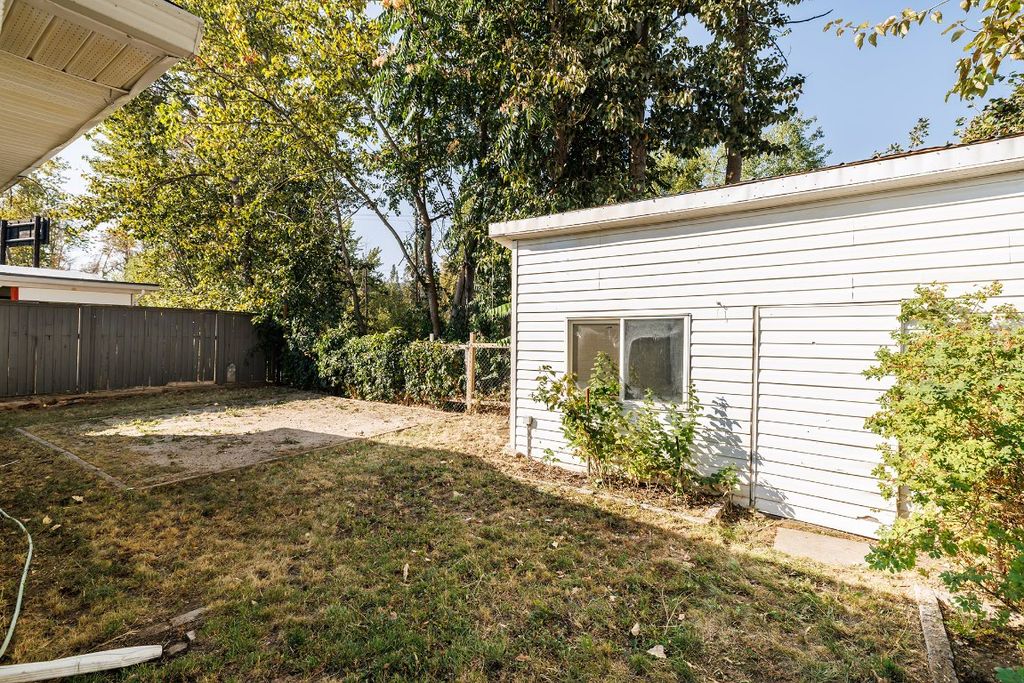 listing image 16519480357699421501