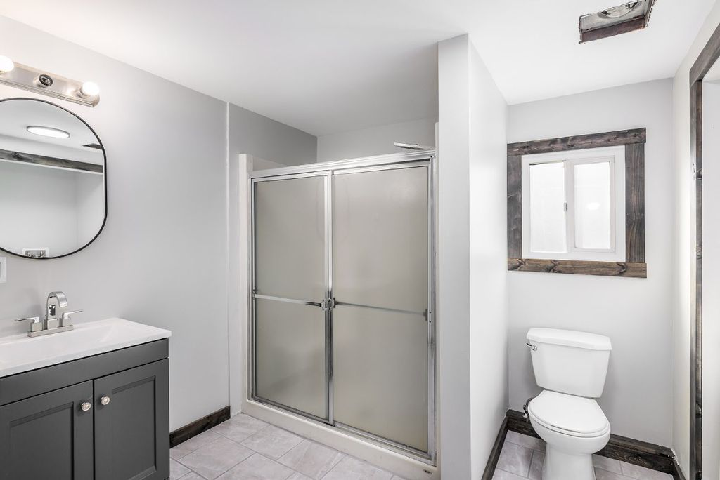 listing image 16515927557876082707