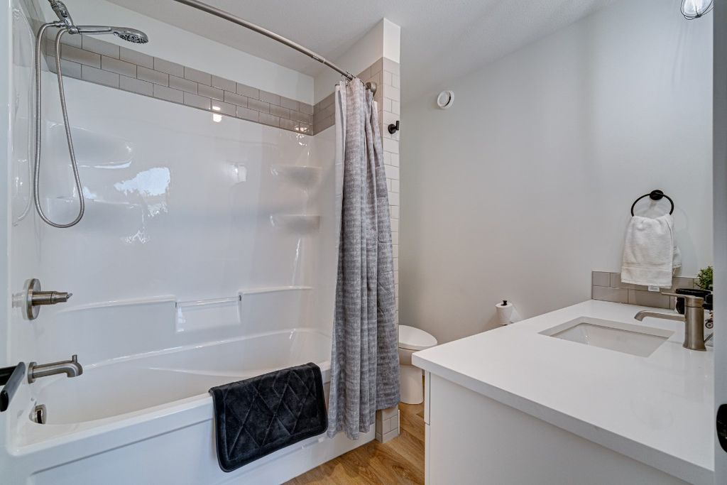 listing image 16515243884920462327