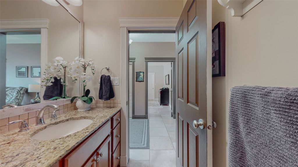 listing image 16516433069539392446