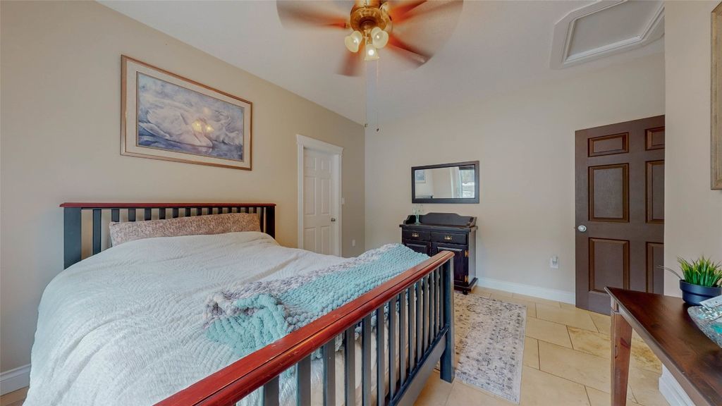 listing image 16514317195157475024