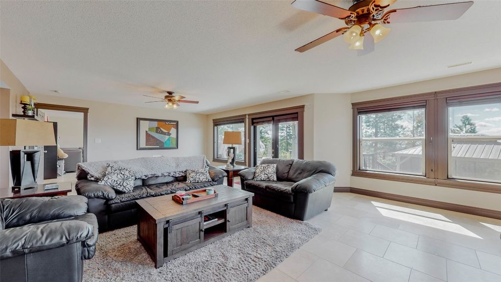 listing image 16512750351630878517