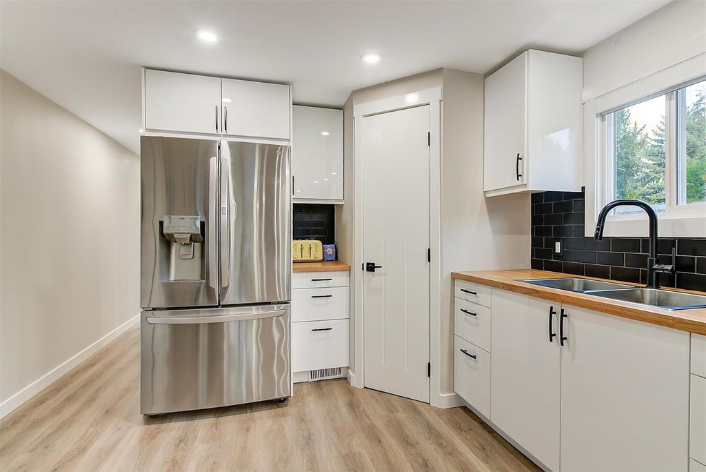 listing image 16518322168523729235