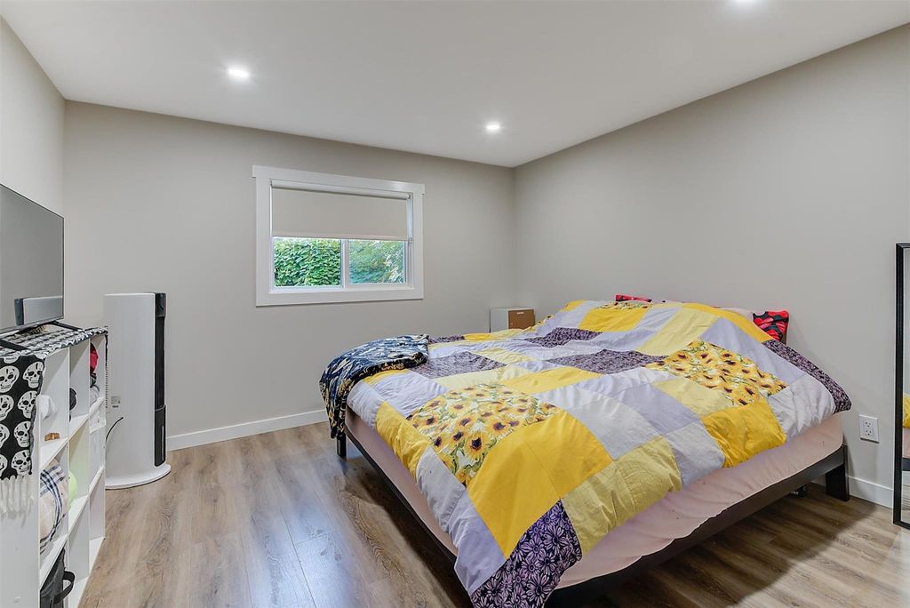 listing image 16518360384446755215