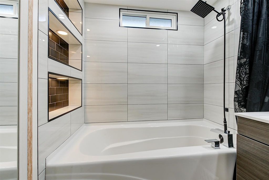 listing image 16518777927817787078