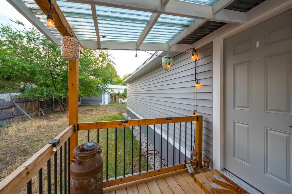 listing image 16515332935351132867