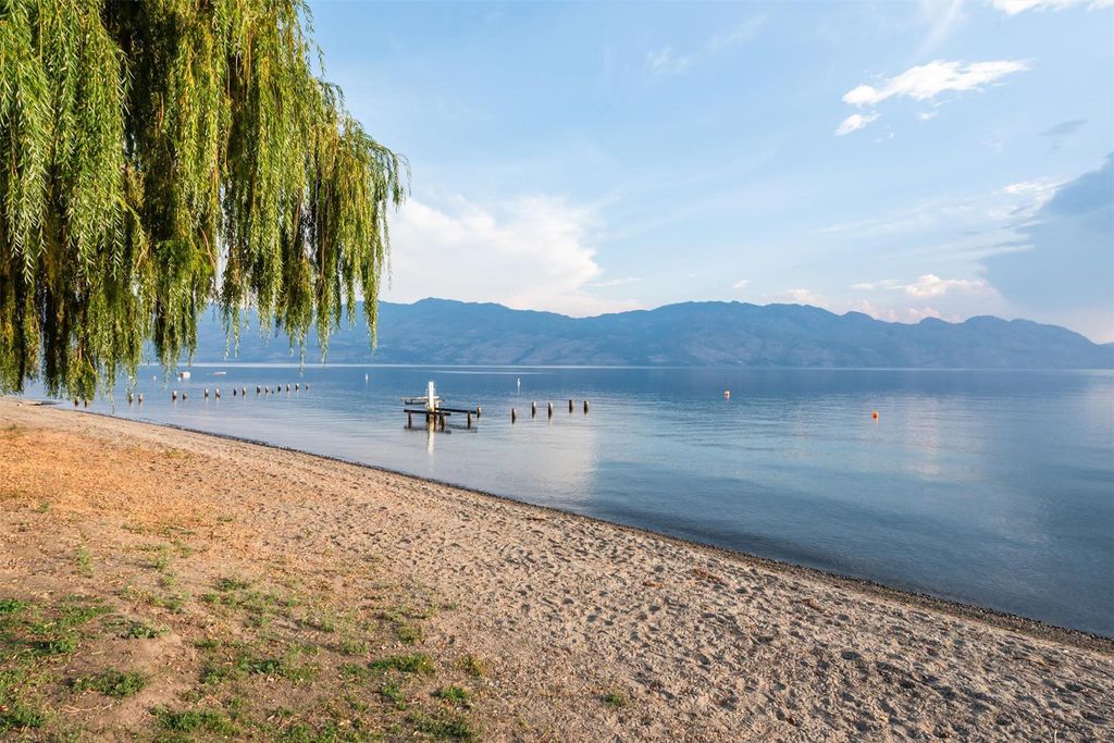 listing image 16516775173953535323