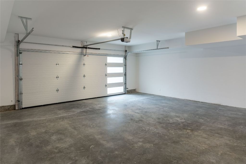 listing image 16519908996206462218
