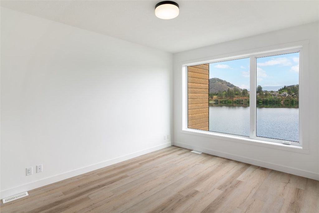listing image 16517108214362048513