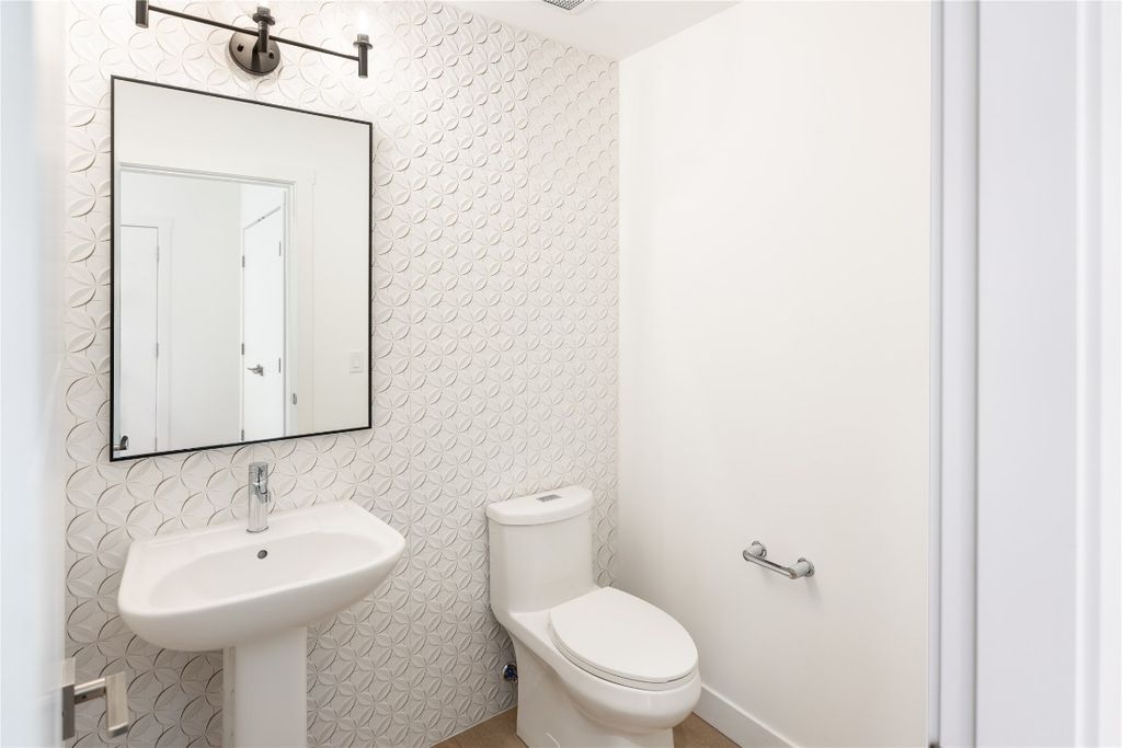 listing image 16512416321536000072