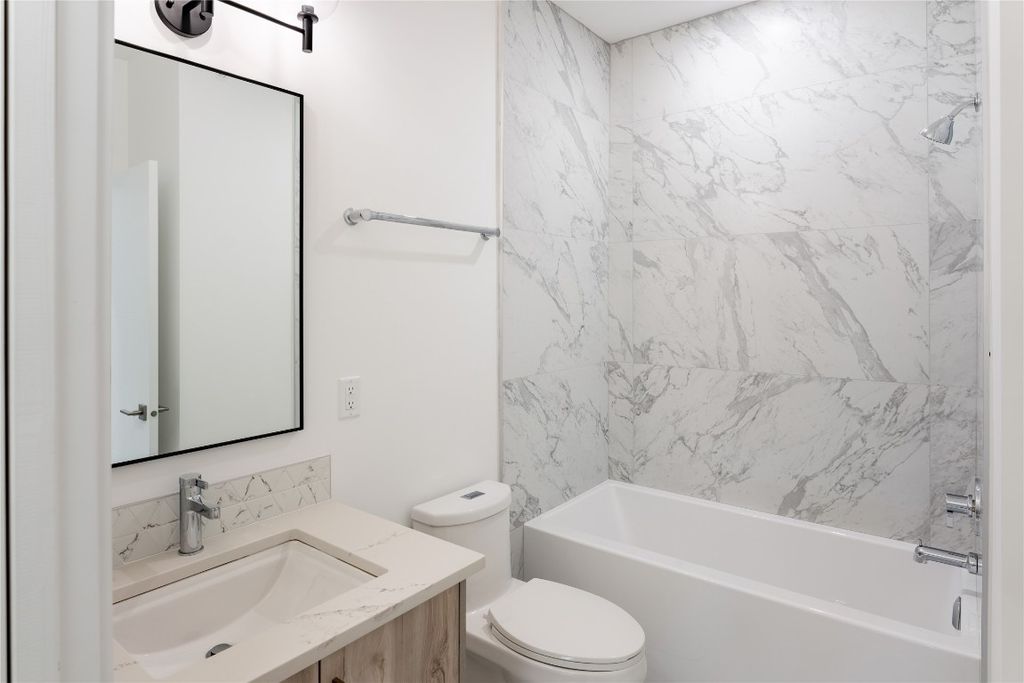 listing image 16515368691972111231