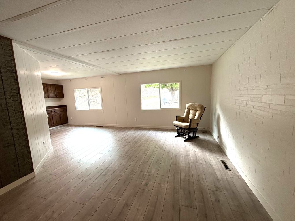 listing image 16516877903822496542