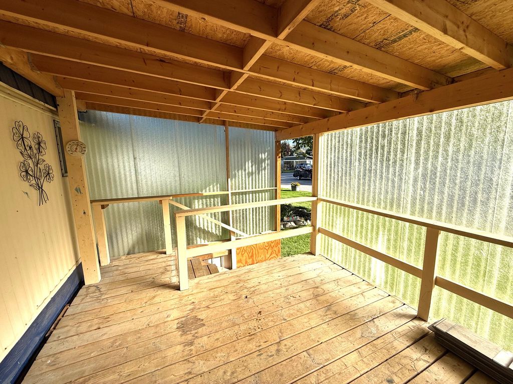 listing image 16518935702439385229