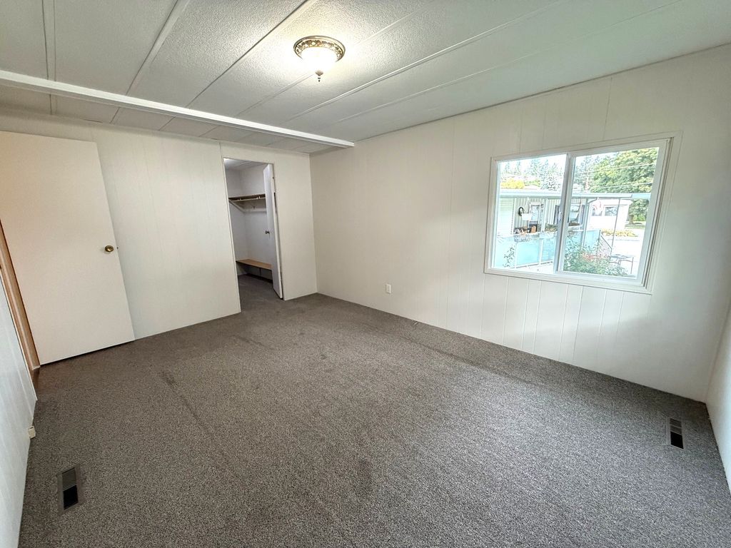 listing image 16516613686156381018
