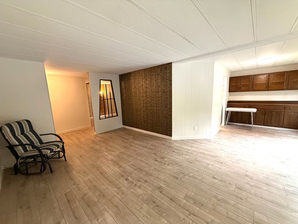 listing image 16517557093142092344