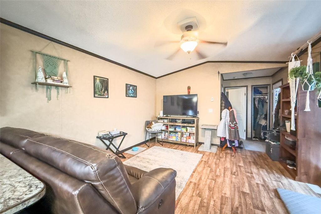 listing image 16511274616973162077