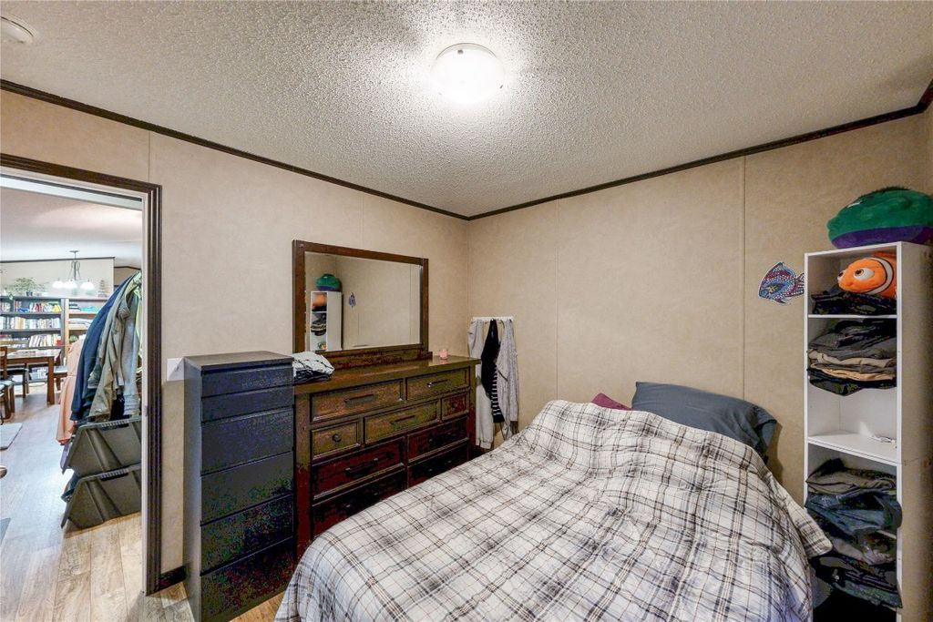 listing image 16519656991704903621