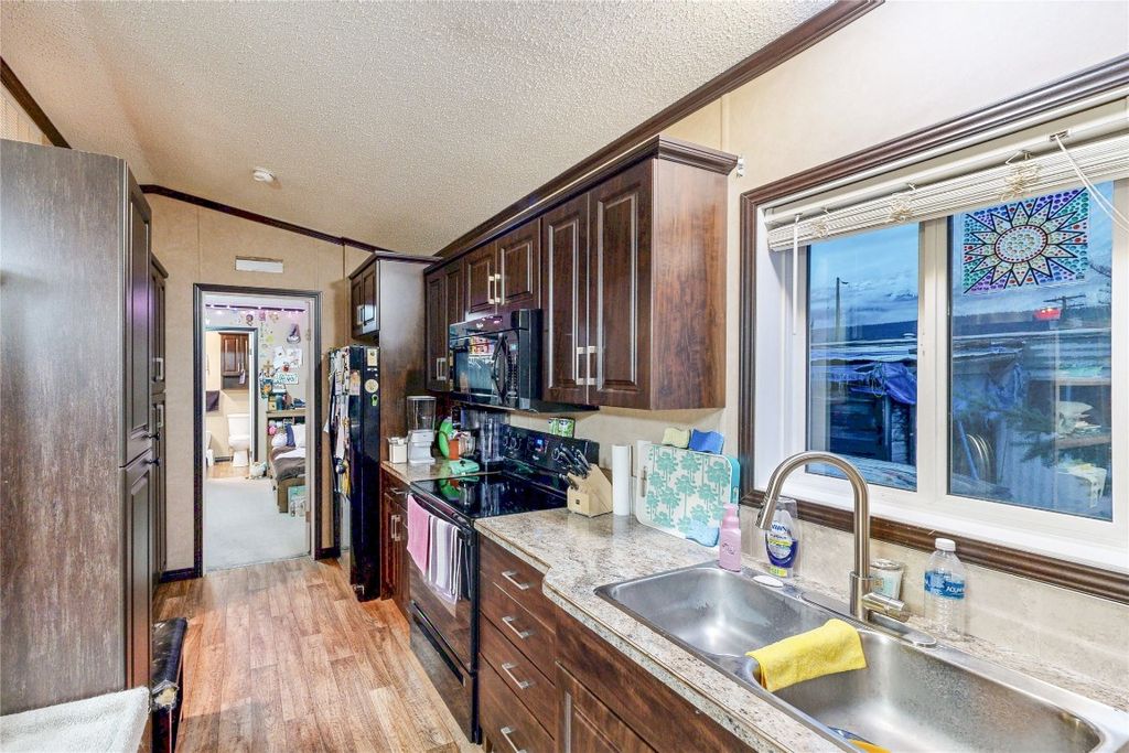 listing image 16512456852137567997