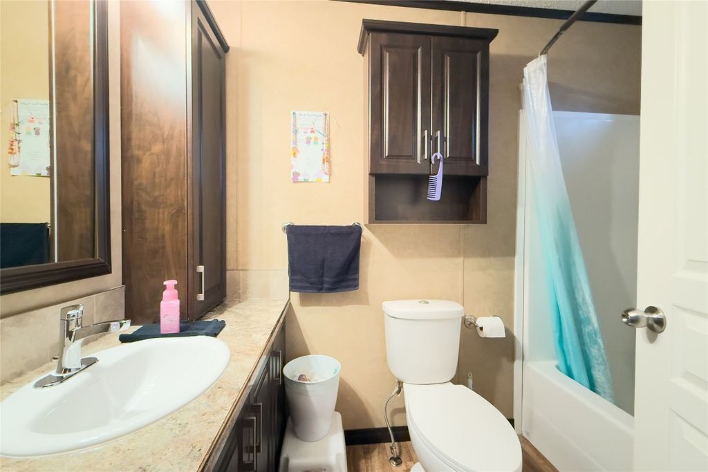 listing image 16518363945131696259