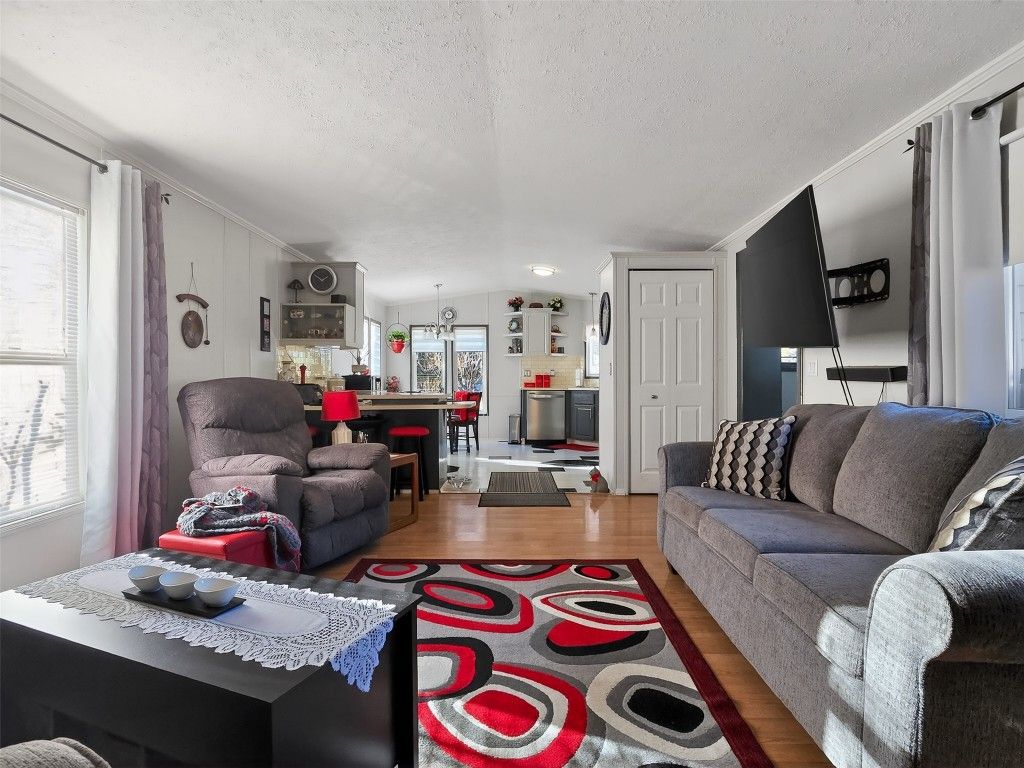 listing image 16518805141952114553