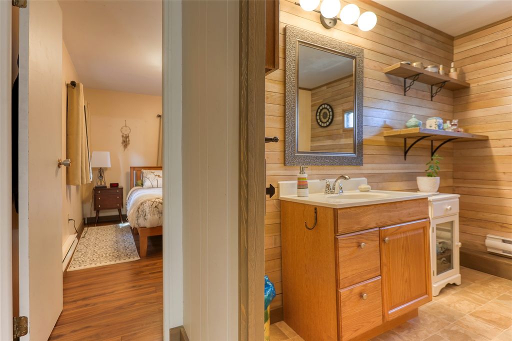 listing image 16515597275365722401