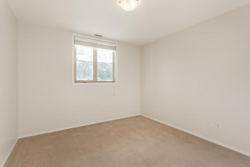 listing image 16519014024079808925