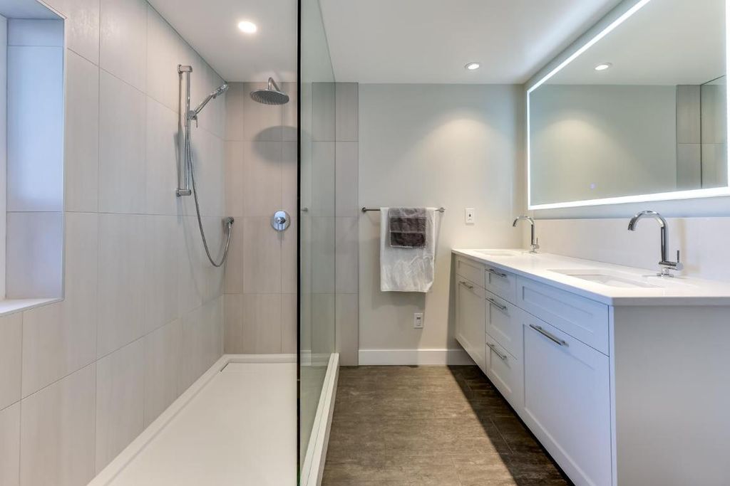 listing image 16516937189953064543