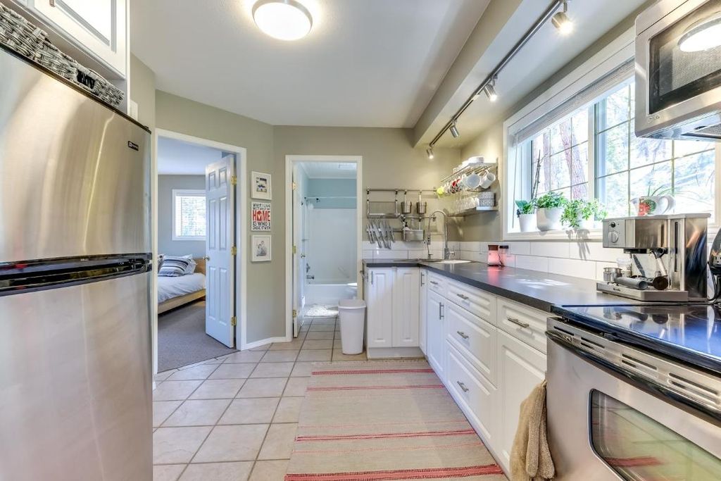 listing image 16514689958414011290