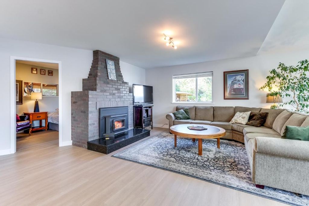 listing image 16518425346398612846