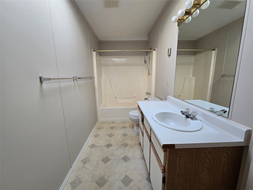 listing image 16519783120904132759