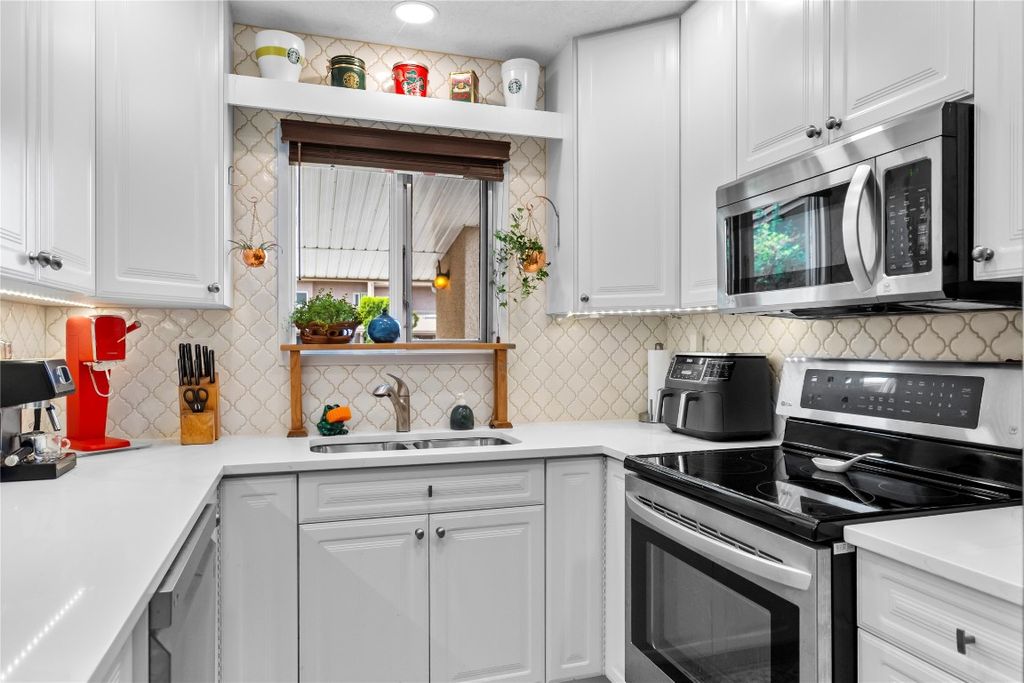 listing image 16514233513038840652