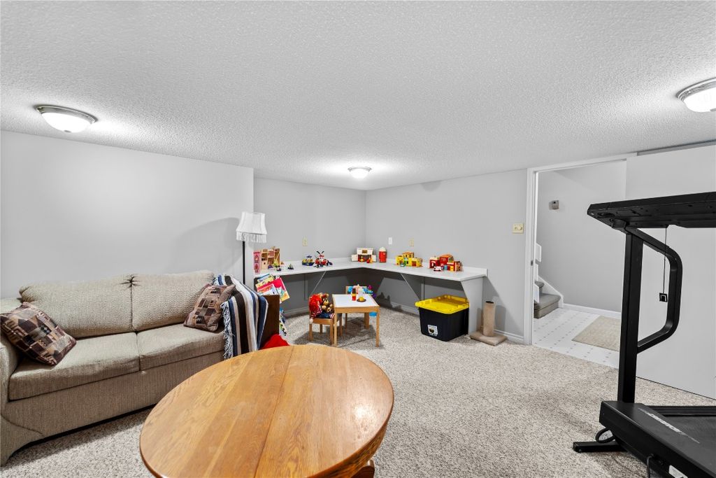 listing image 16512597285561120749