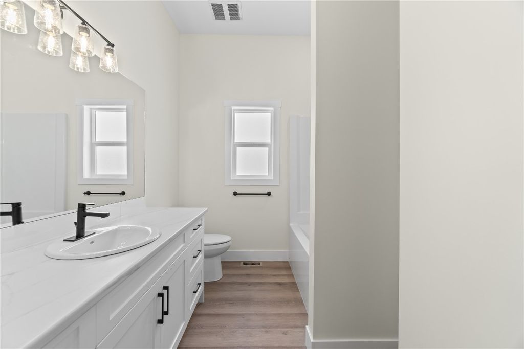 listing image 16517600893682823948