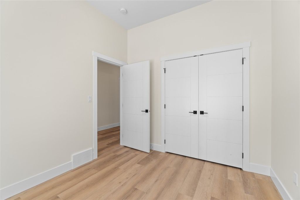 listing image 16512916857464853603