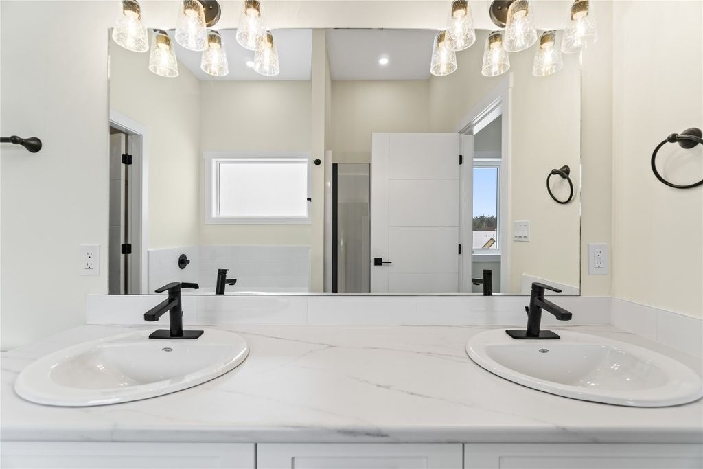 listing image 16516750551854454635