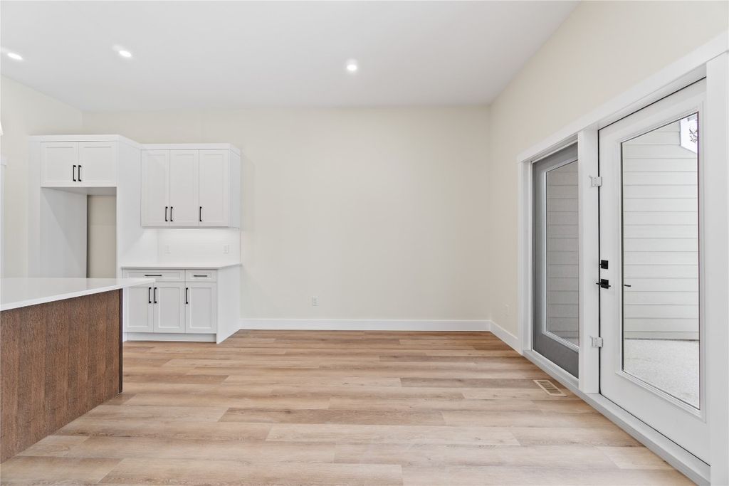 listing image 16510022710081389609