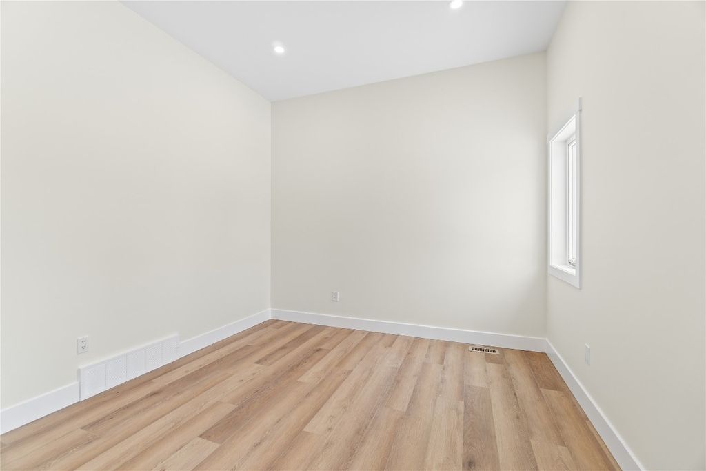 listing image 16510388487948460735