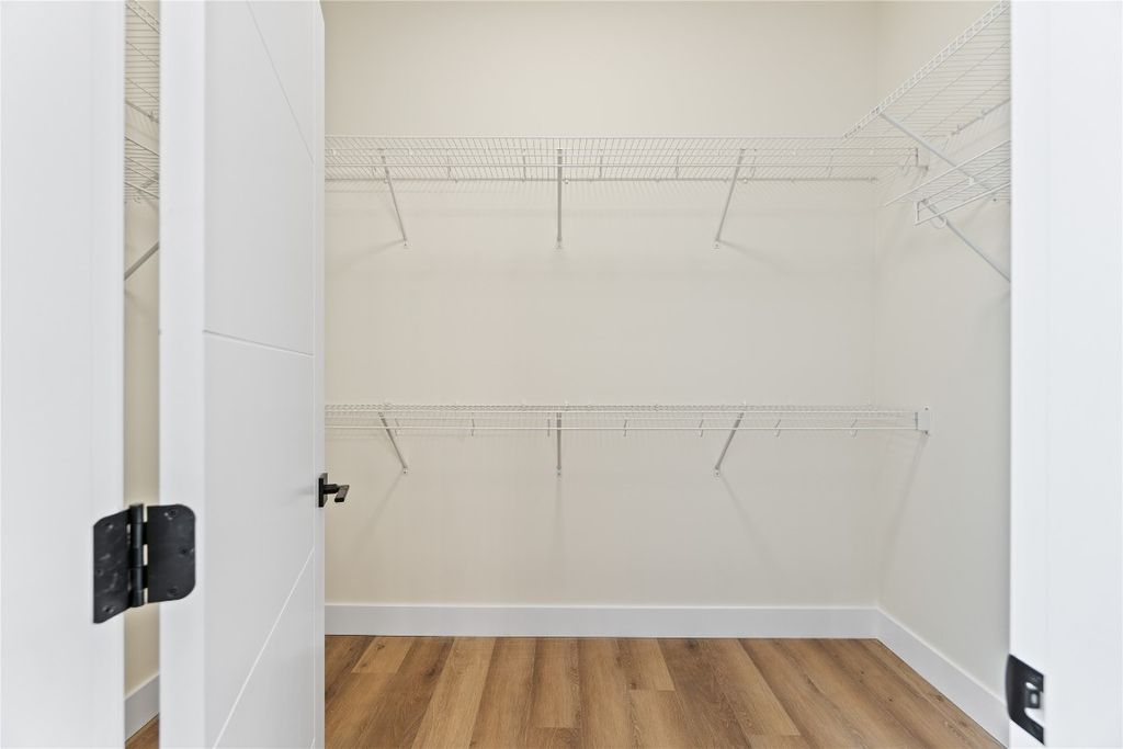 listing image 16513741251824176805